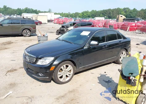 2008 Mercedes-Benz C 300 Luxury/Sport z USA, uszkodzony, nr VIN WDDGF54X68R010384